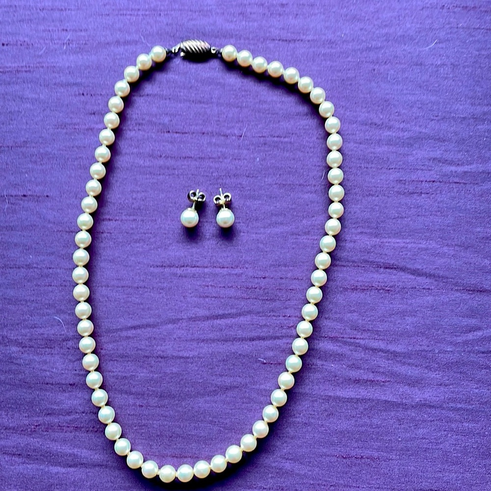 Vintage Majorica Pearl Necklace and Earrings Set